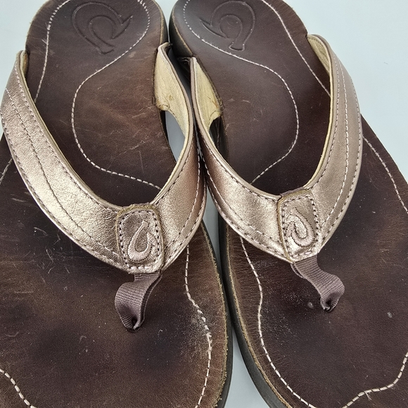 OluKai Kumu Leather Sandals Flip Flops Metallic Gold Size 7 Beach Vacation - Picture 2 of 10